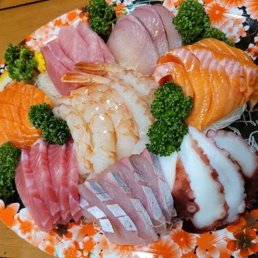 modeumhoe Korea dengan salmon, tuna, udang, dan gurita